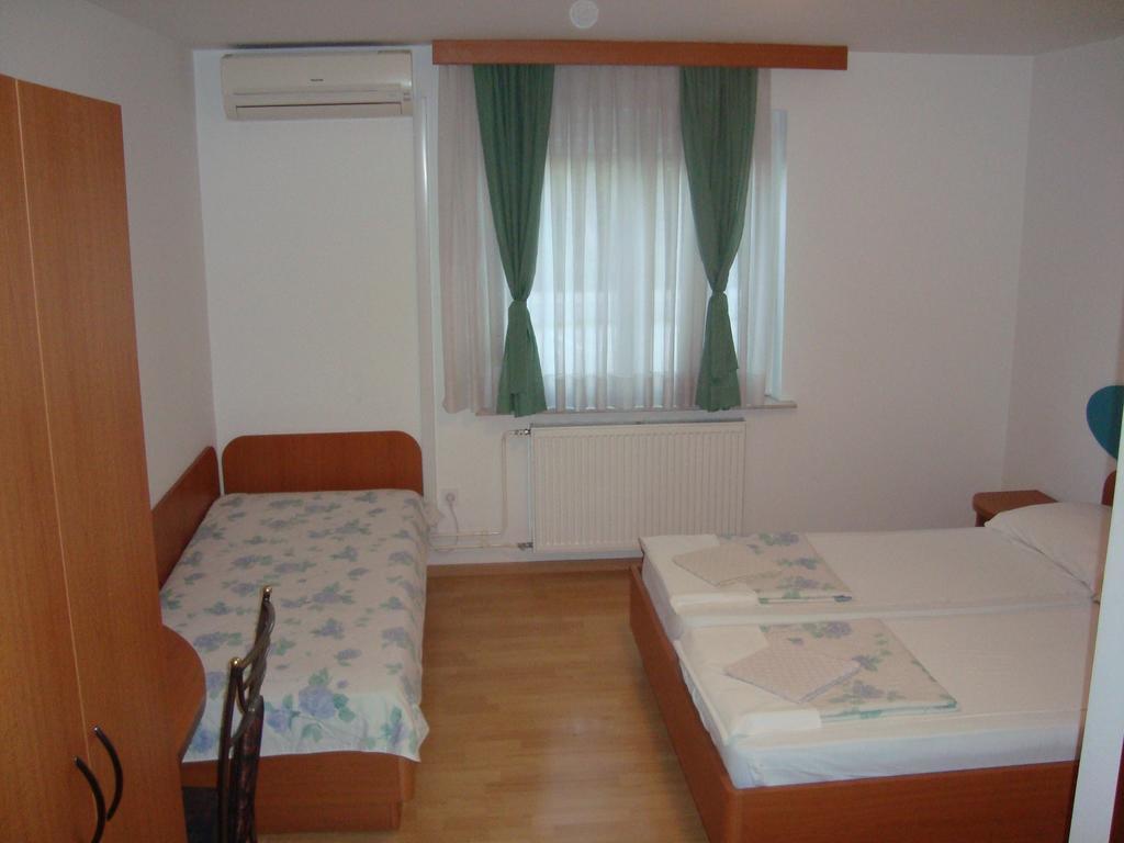 Guesthouse Koprivec Ljubljana Bagian luar foto