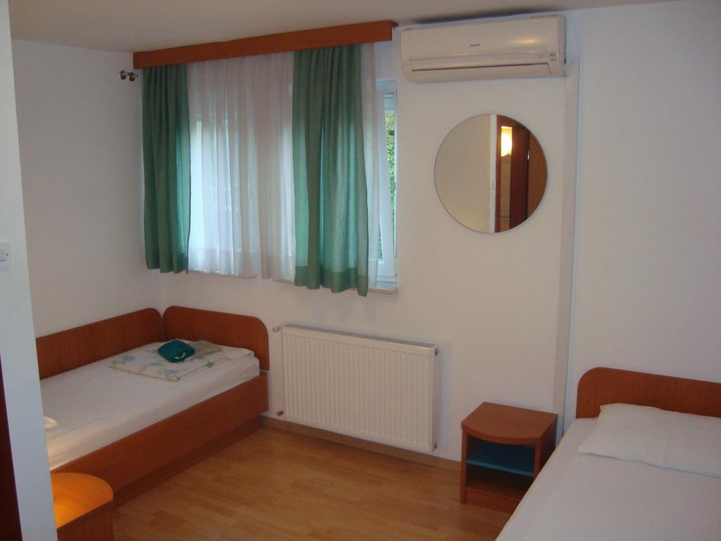 Guesthouse Koprivec Ljubljana Ruang foto