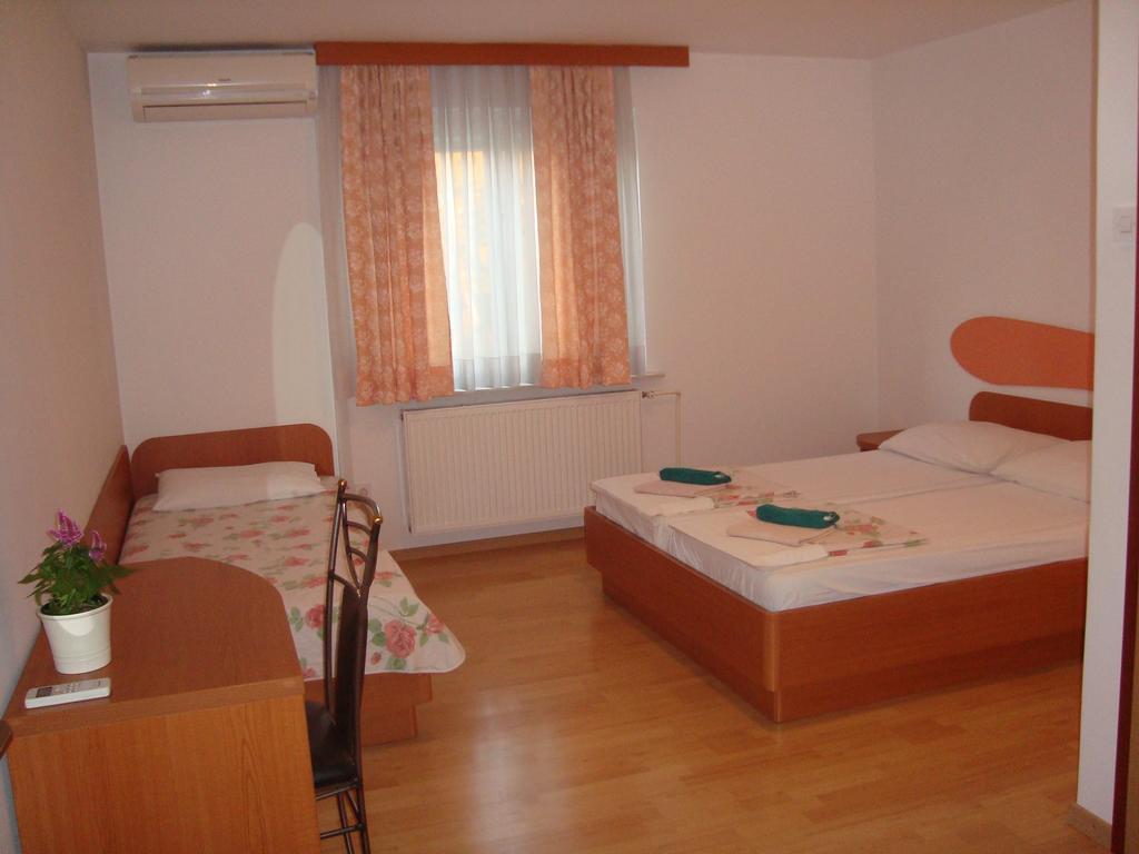Guesthouse Koprivec Ljubljana Ruang foto