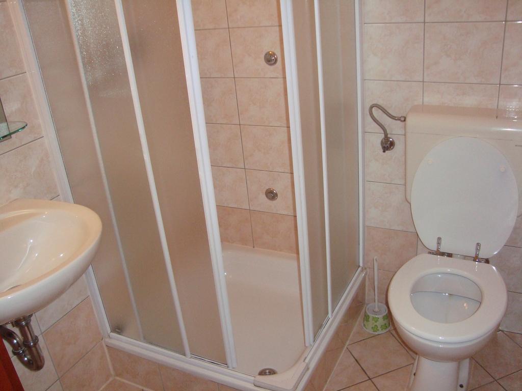 Guesthouse Koprivec Ljubljana Ruang foto